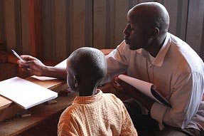 Enumerator administers the EGMA Kenya